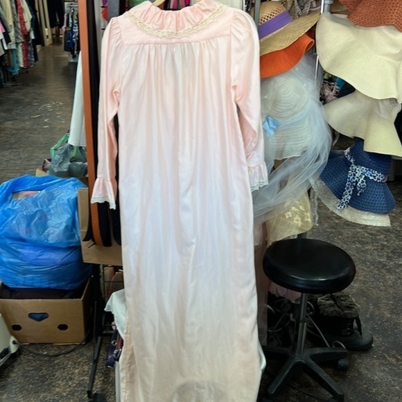 Vintage Character Cuddle skin petite pink ruffle nightgown - Picture 6 of 7